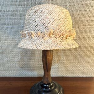🌟2xHP🌟VTG 1990s-2000s Adjustable Natural Frayed Straw Cloche by Studio Saint CLE